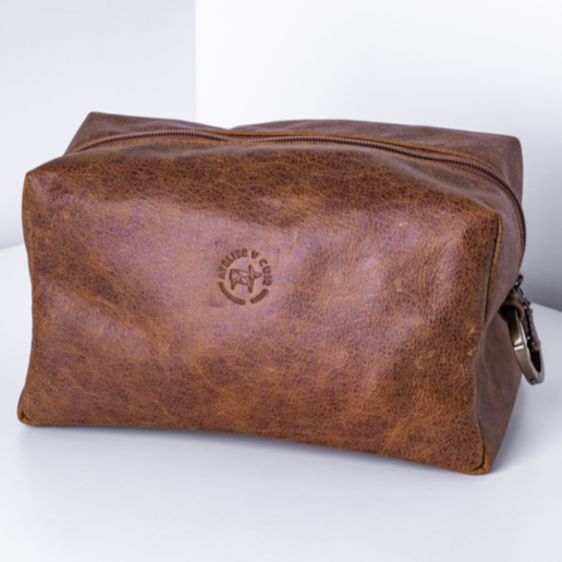 L'Integrale toiletry bag in recycled leather - Black