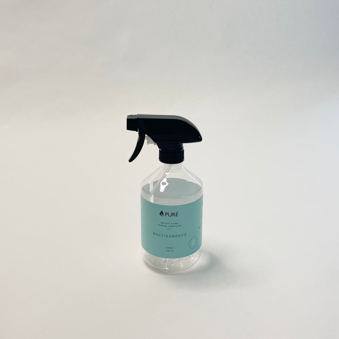 Bouteille en plastique avec vaporisateur
