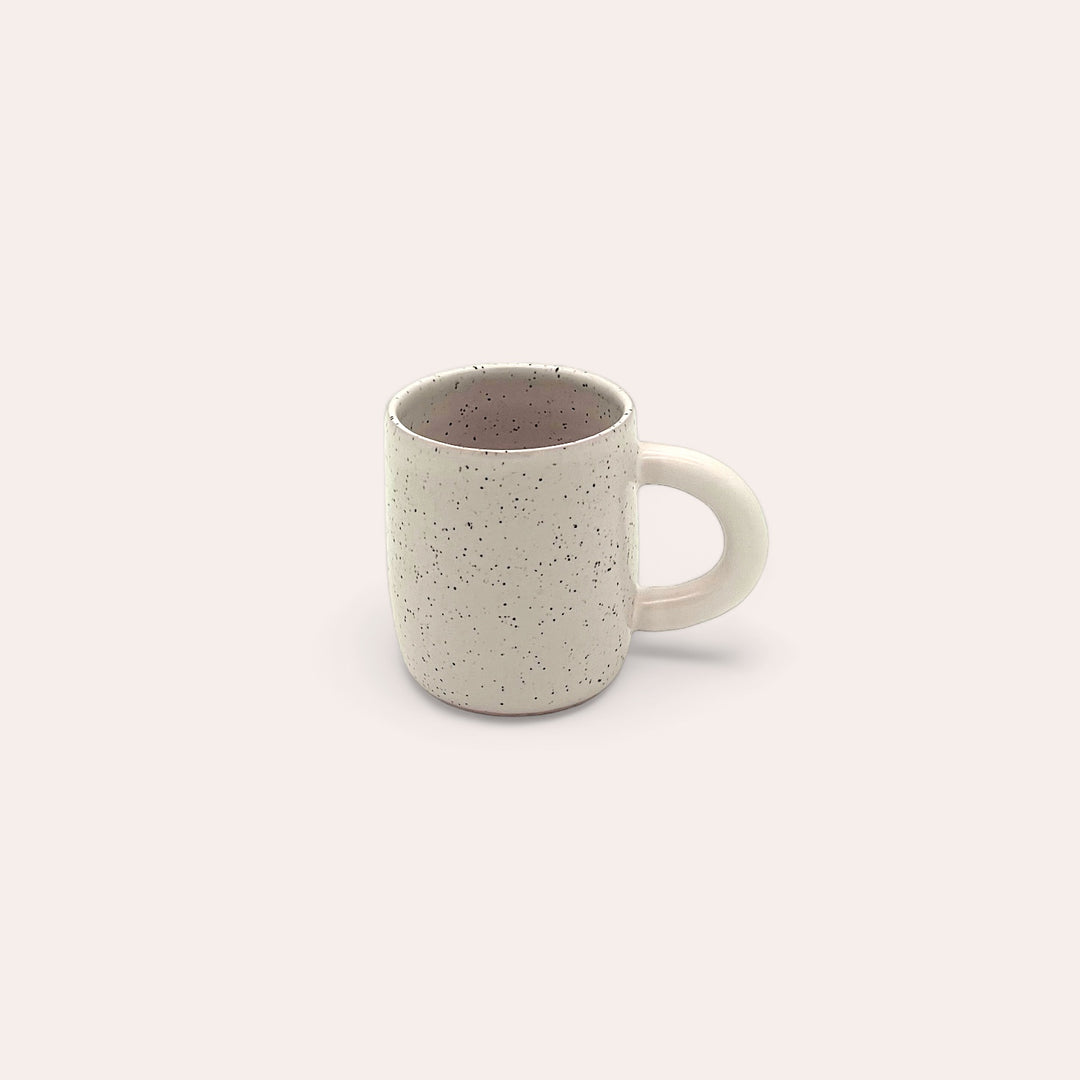 Tasse en grès - Blanc moucheté