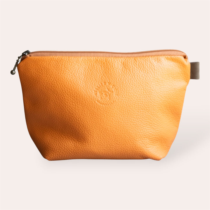 Trousse de toilette L'Essentielle en cuir recyclé - orange