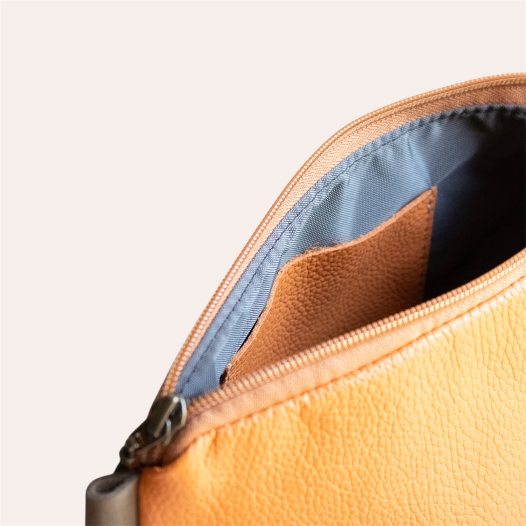 Trousse de toilette L'Essentielle en cuir recyclé - orange