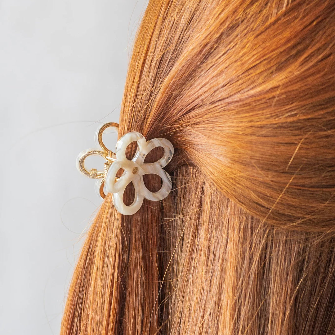 Petite pince à cheveux en fleur - Crème