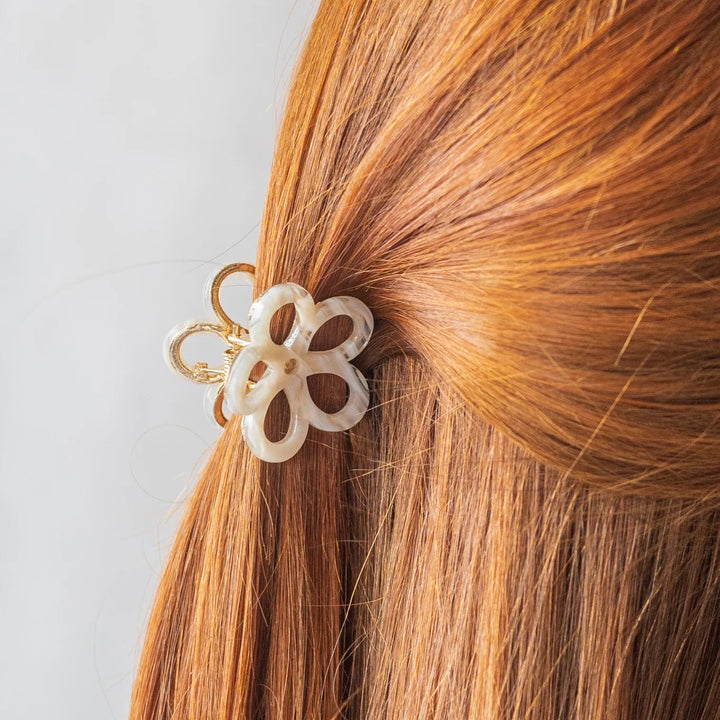 Petite pince à cheveux en fleur - Crème