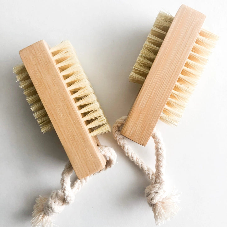 Brosse à ongles double face